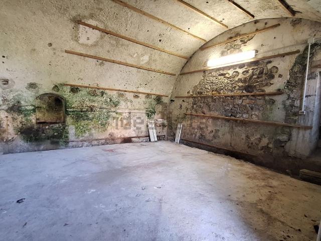 Locale in affitto di 56 m² in Via Edoardo Jenner