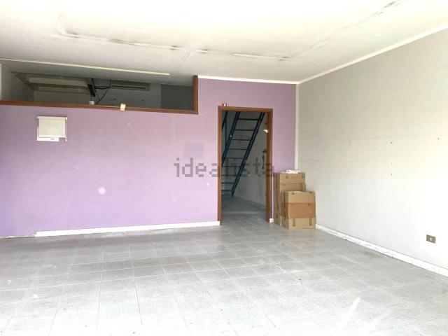 Locale in affitto di 56 m² in Via F.Caracciolo, 18