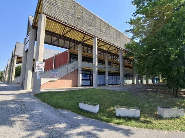 Locale in affitto di 56 m² in Via Noncello, 1
