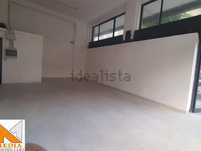 Locale in affitto di 56 m² in Via Re Ierone II
