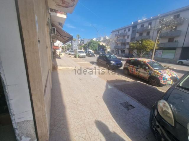 Locale in affitto di 56 m² in Viale Europa, 11