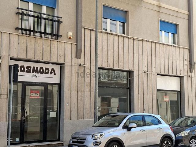 Locale in affitto di 570 m² in Via Palermo, 80