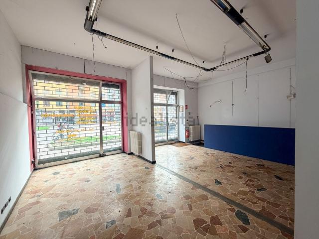 Locale in affitto di 580 m² in Via Padova, 41