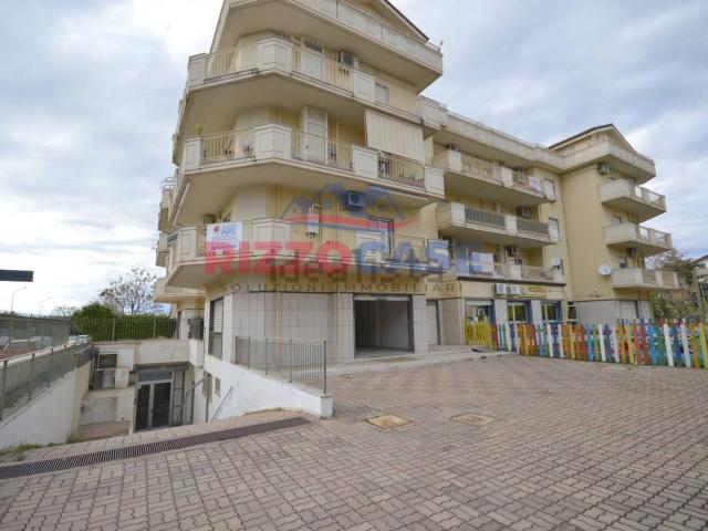 Locale in affitto di 580 m² in Viale Della Repubblica