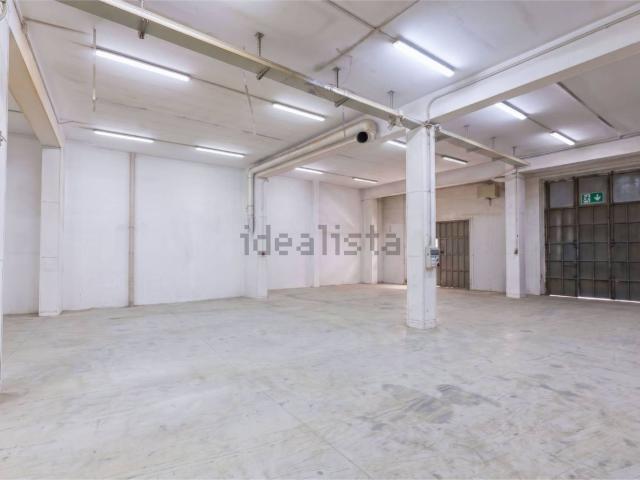 Locale in affitto di 584 m² in Via Raffaele Angiulli, 38