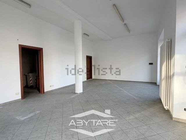 Locale in affitto di 58 m² in Corso Cesare Battisti, 31