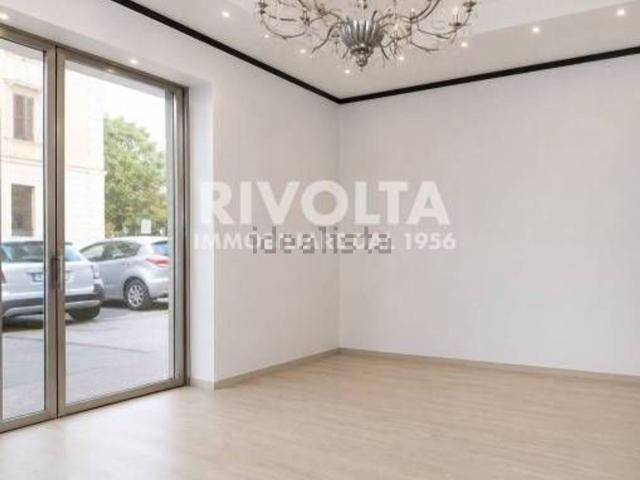 Locale in affitto di 58 m² in Via della Farnesina