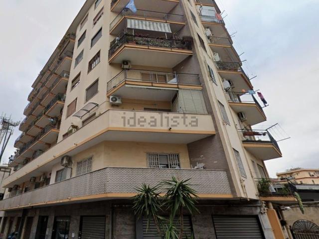 Locale in affitto di 590 m² in Via Vecchia Poggioreale, 35