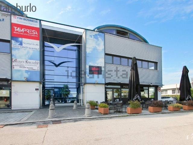 Locale in affitto di 596 m²
