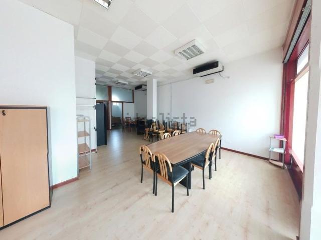 Locale in affitto di 59 m² in Via Umberto I