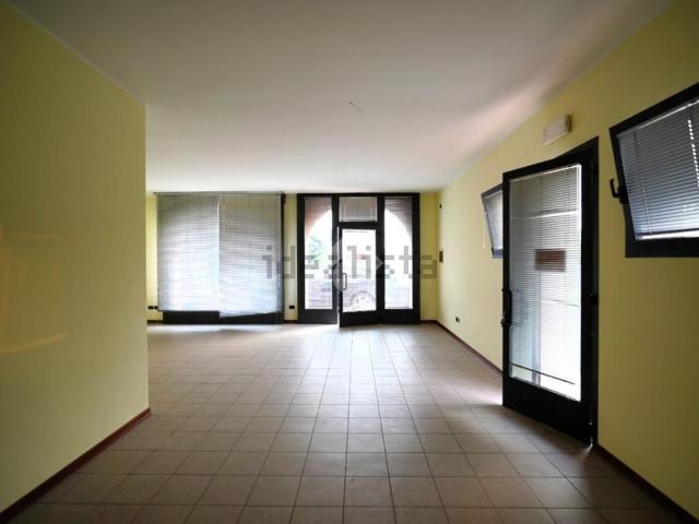 Locale in affitto di 59 m² in Via Luigi Einaudi, 3