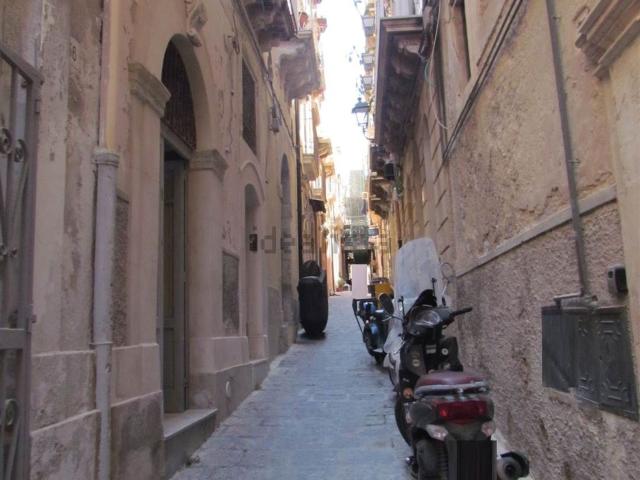 Locale in affitto di 63 m² in Via dei Candelai