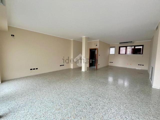 Locale in affitto di 63 m² in Via Riva del Grappa, 27