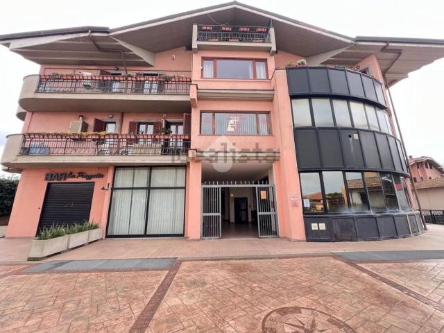 Locale in affitto di 580 m² in Via Nettunense Vecchia