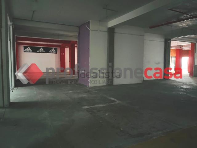 Locale in affitto di 600 m² in Via Angelo Mosso
