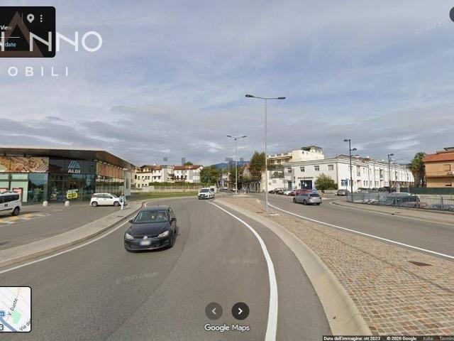 Locale in affitto di 600 m² in Via Guglielmo Marconi