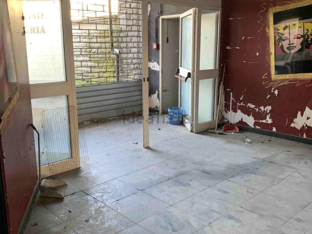 Locale in affitto di 600 m² in Via fratelli cervi, 10