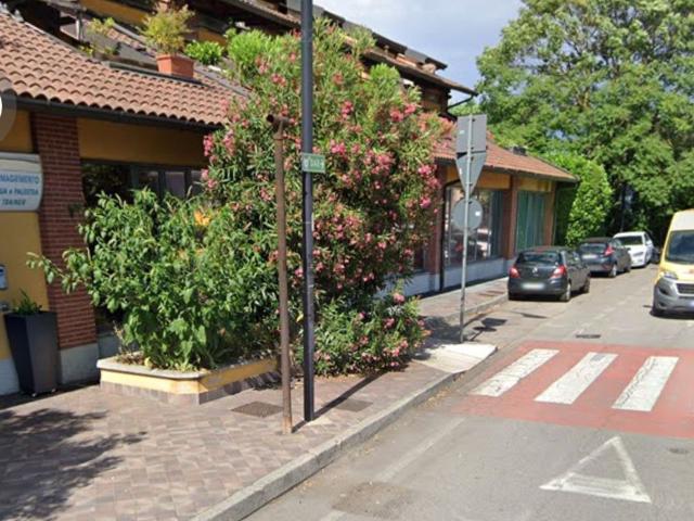 Locale in affitto di 600 m² in Via Novegro, 2