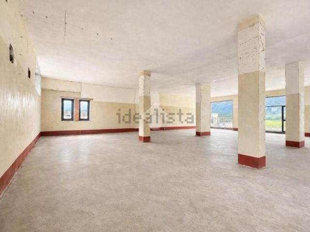 Locale in affitto di 600 m² in Via Stelvio, 2