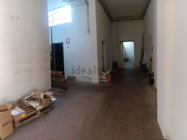 Locale in affitto di 600 m² in Via Piave