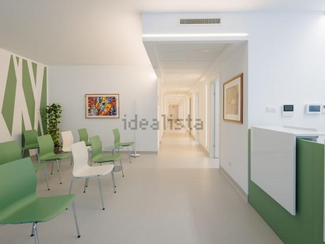 Locale in affitto di 600 m² in Via Pilade Bronzetti