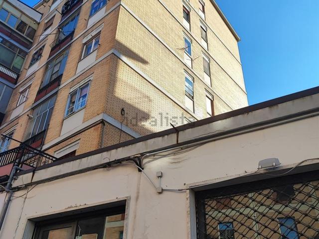 Locale in affitto di 600 m² in Viale XXIV Maggio