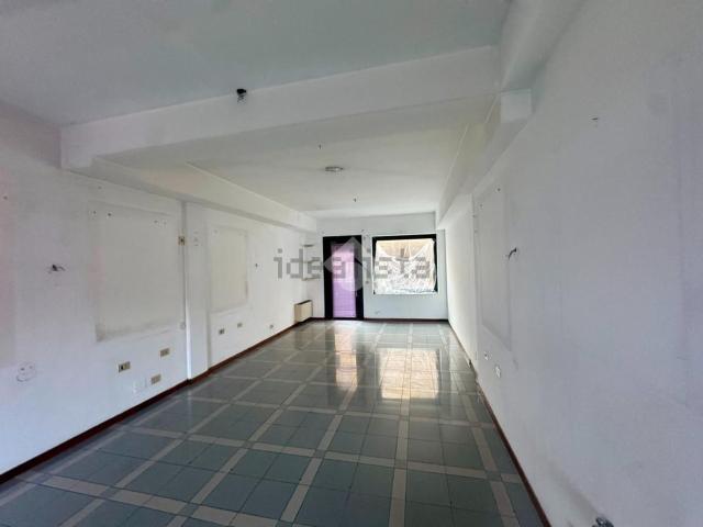 Locale in affitto di 60 m² in Borgo Pieve, 45