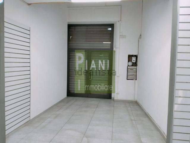 Locale in affitto di 60 m² in Piazza Attias