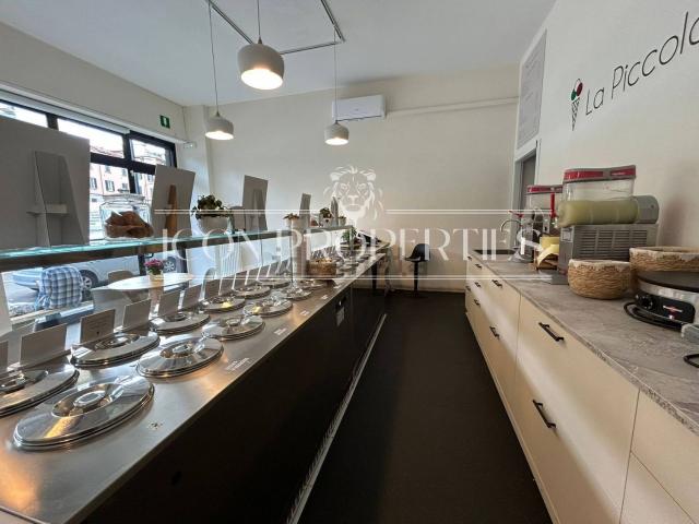 Locale in affitto di 60 m² in Piazza Imperatore Tito