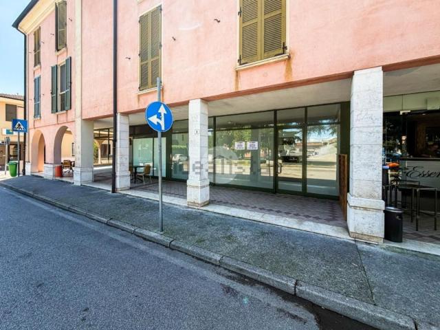 Locale in affitto di 60 m² in Via Vittorio Veneto, 8
