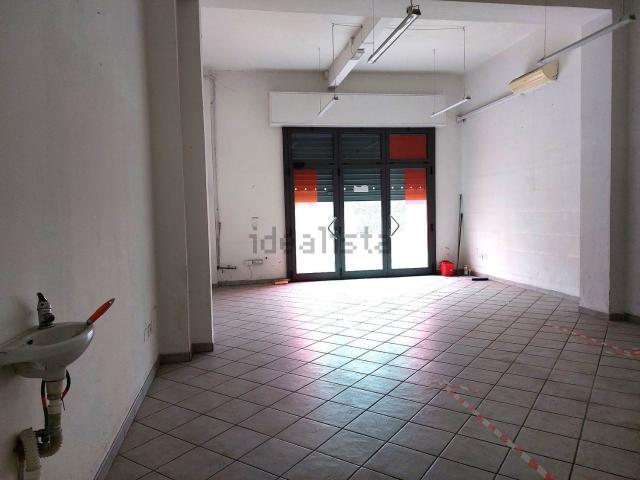 Locale in affitto di 60 m² in Via andrea costa, 1