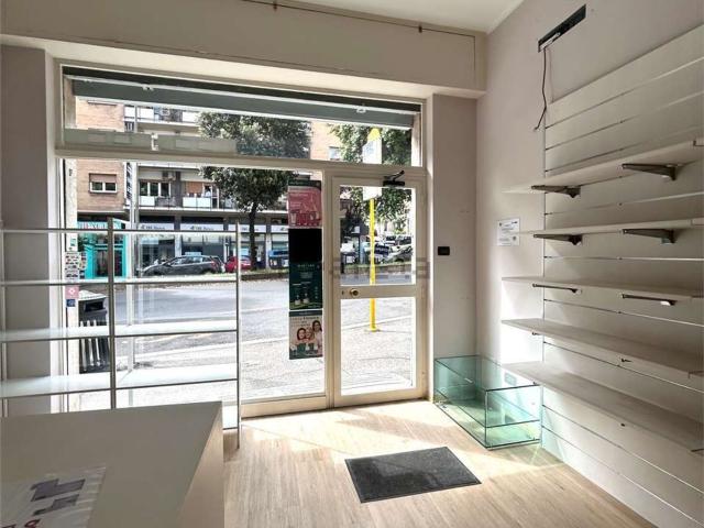 Locale in affitto di 60 m² in Via Baldo degli Ubaldi