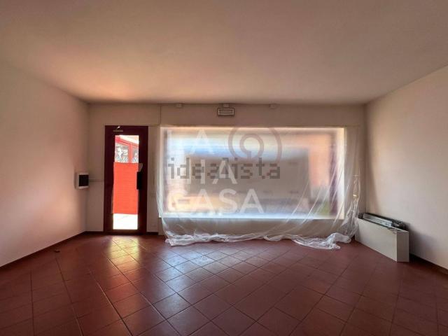 Locale in affitto di 60 m² in Via Capovilla