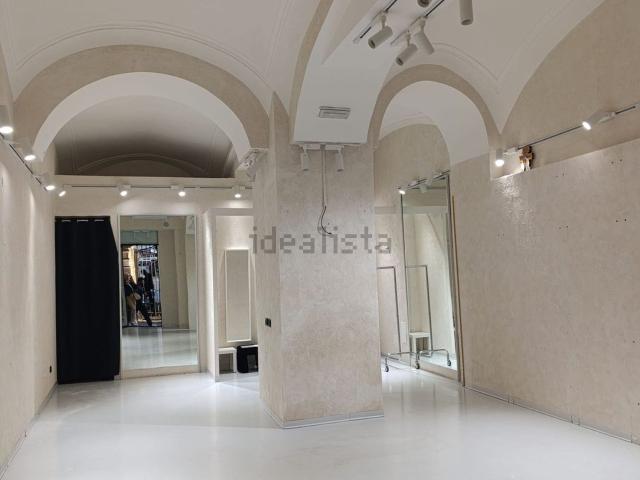 Locale in affitto di 60 m² in Via Cavallerizza a Chiaia