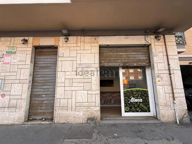 Locale in affitto di 60 m² in Via dell&apos Idrovolante