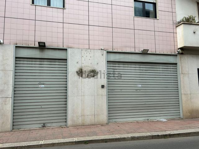 Locale in affitto di 60 m² in Via E. de Deo, 5