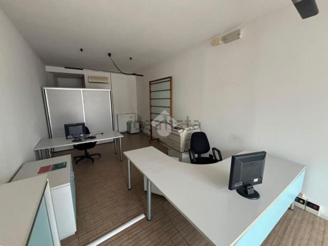 Locale in affitto di 60 m² in Via Giacomo Matteotti, 32