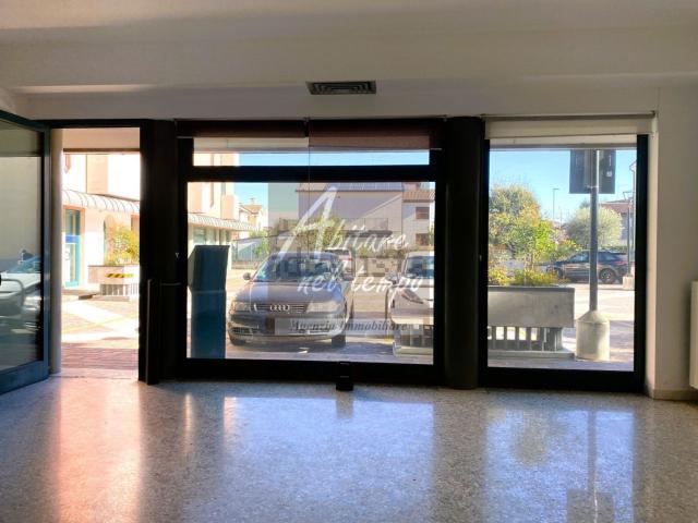 Locale in affitto di 60 m² in Via Indipendenza