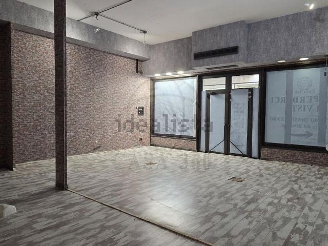 Locale in affitto di 60 m² in Via Luigi Tenco