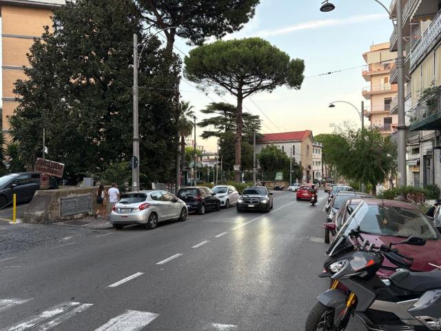 Locale in affitto di 60 m² in Viale Colli Aminei, 243