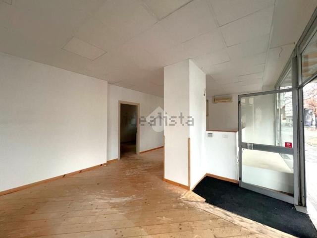 Locale in affitto di 60 m² in Viale Stelvio, 21