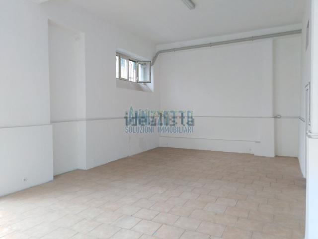 Locale in affitto di 60 m²