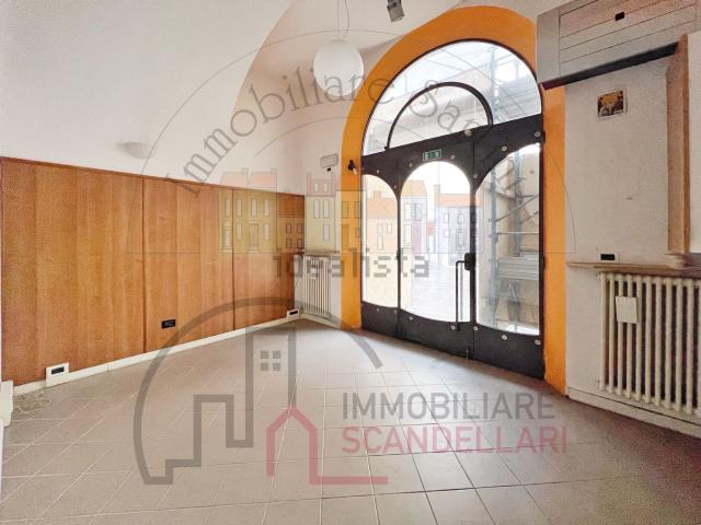 Locale in affitto di 61 m² in Corso d&apos Augusto