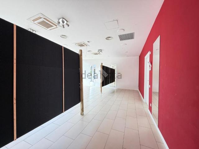 Locale in affitto di 61 m² in Via Andrea Moretti