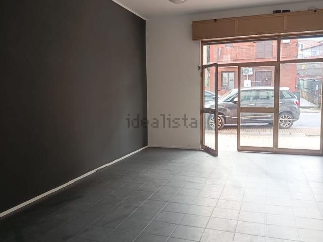 Locale in affitto di 61 m² in Via Carpinetana Sud