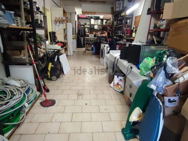 Locale in affitto di 61 m² in Via Francesco Merlini