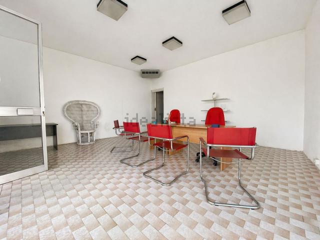 Locale in affitto di 61 m²
