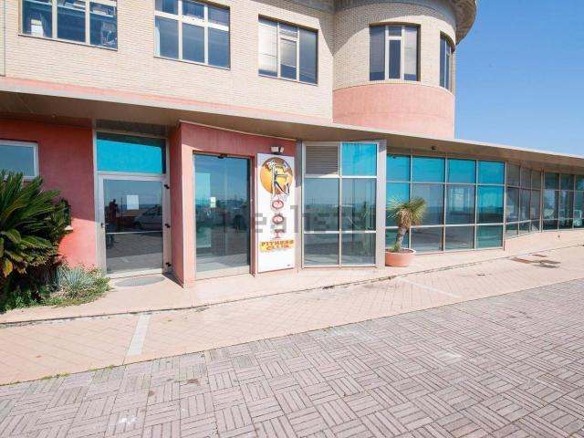 Locale in affitto di 620 m² in Via Cupa Madonna Di Varano, 12