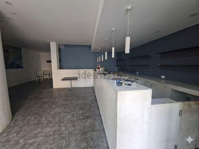 Locale in affitto di 625 m² in Via Duca del Mare