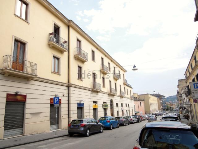 Locale in affitto di 62 m² in Via Porta Rufina